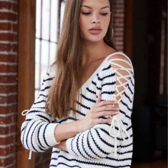 LA Hearts Lace Up Cold Shoulder Sweater L - Picture 1 of 4